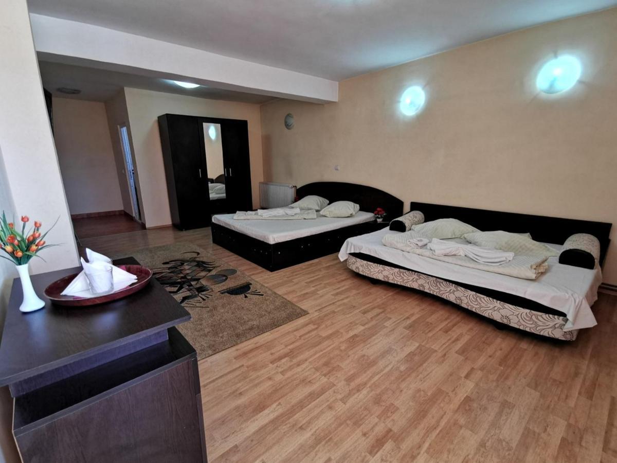 International Recola Motel Băneşti Eksteriør billede
